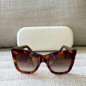 MARC JACOBS Sunglasses // w/case & microfiber cloth